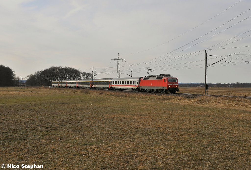 120 114-4 war mit dem Wagenpark des IC 1919 auf dem Weg nach Berlin-Sdkreuz,hier in Ahrensdorf (20.02.11)