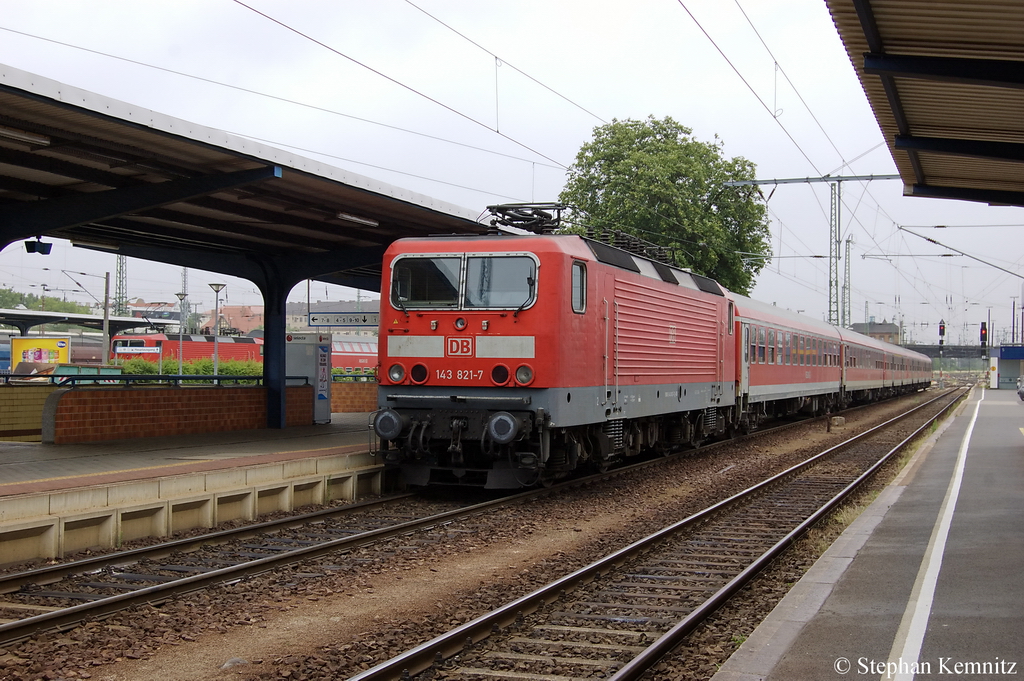 143 8217 mit dem RE10 (RE 18464) nach Leipzig Hbf in