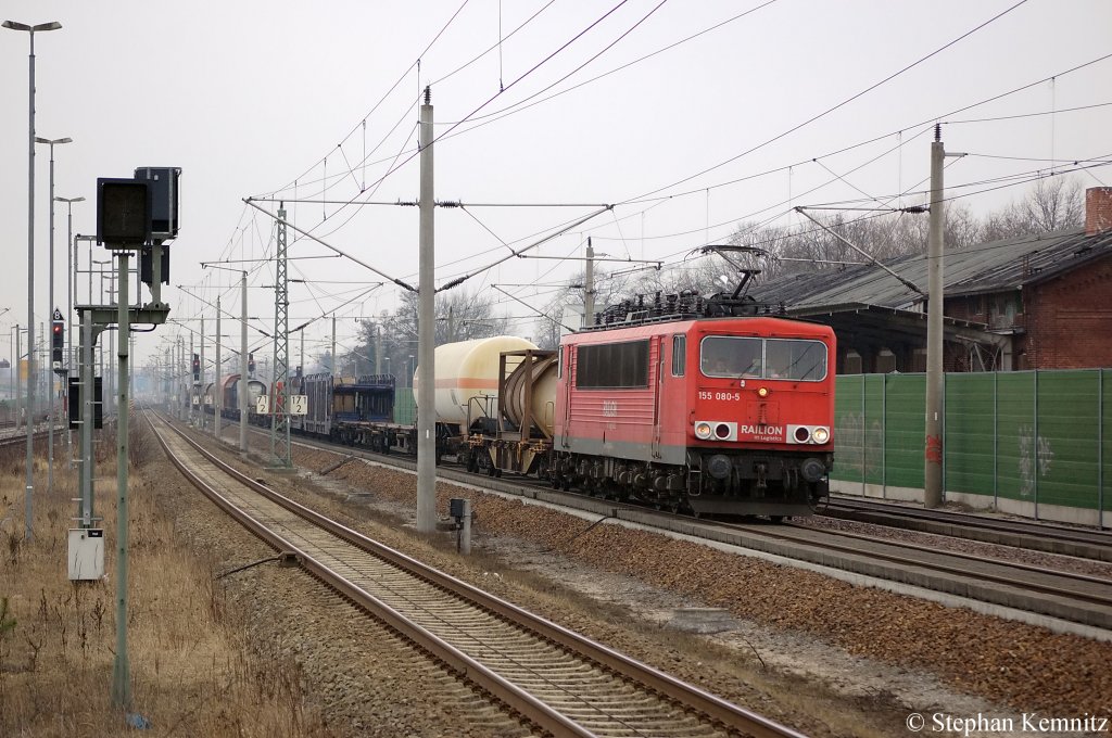 155 080-5 mit gemischten Gterzug in Rathenow in Richtung Wustermark unterwegs. 16.03.2011