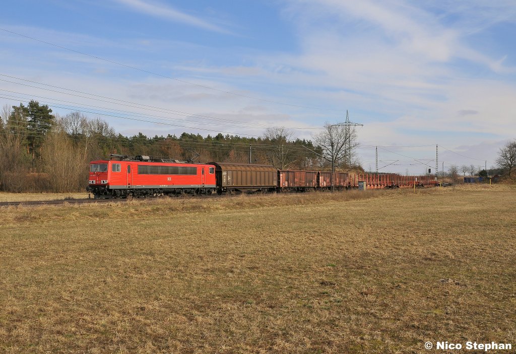 155 096-1 kam mit einem gemischten Zug fr Seddin durch die Wiesen und Felder von Ahrensdorf gerollt (20.02.11)
