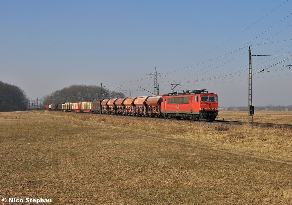 155 183-7 durchfhrt mit einem gemischten Zug die Felder von Ahrensdorf (26.02.11)