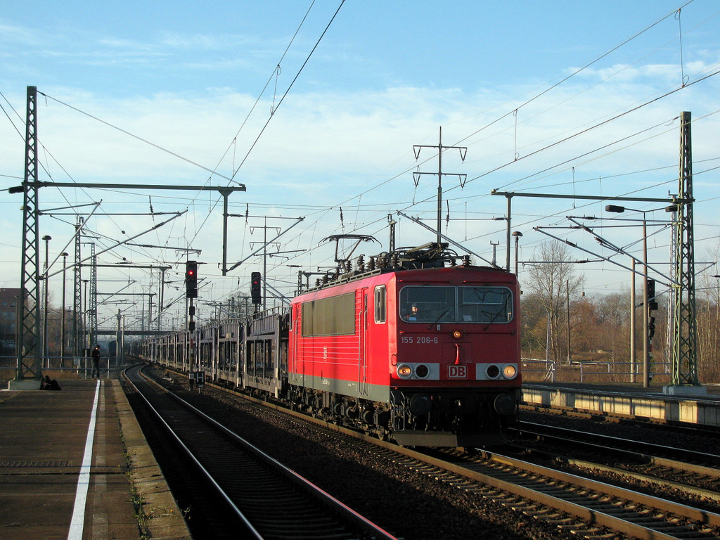 155 206-6 erreicht am 5.12.2009 ebenfalls Berlin Schnefeld.
