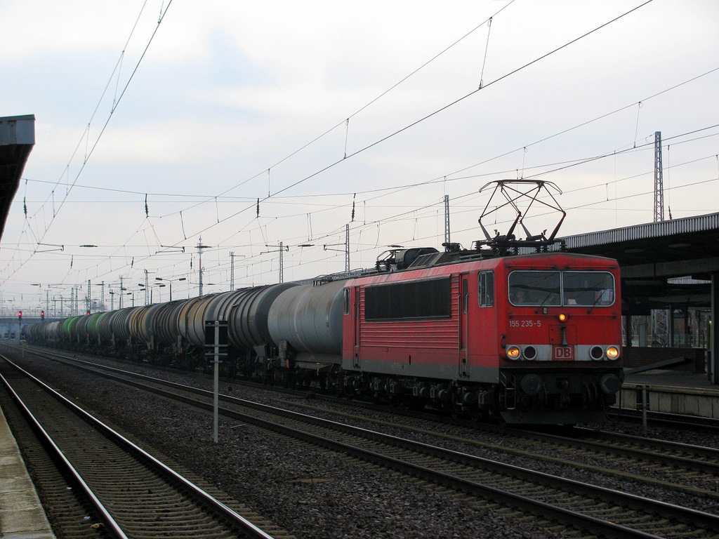 155 235-5 kam am 30.11.2009 in Berlin Schnefeld Flughafen an, um 2 Stunden spter Richtung Glasower Damm zu verschwinden.