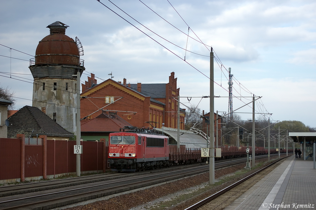 155 261-1 mit einem Res Ganzzug der CD-Cargo in Rathenow in Richtung Stendal unterwegs. 10.04.2012
