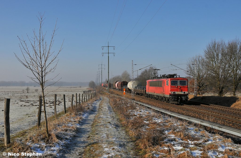 155 272-8 fhrt mit einem gemischten Zug durch Diedersdorf (29.01.11)
