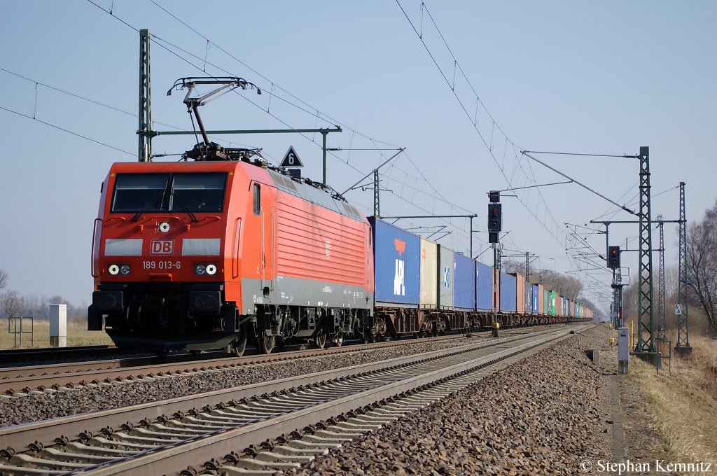 189 013-6 mit Containerzug in Friesack(Mark) in Richtung Neustadt(Dosse) unterwegs. 22.03.2011