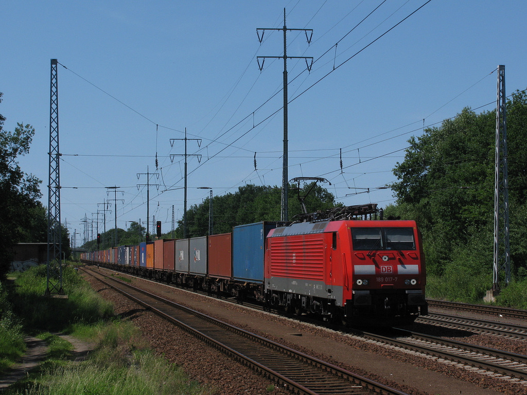 189 017-7 mit Containerzug von Hamburg nach Prag. Auch hier viele viele Gre an den Tf! 02.06.2011