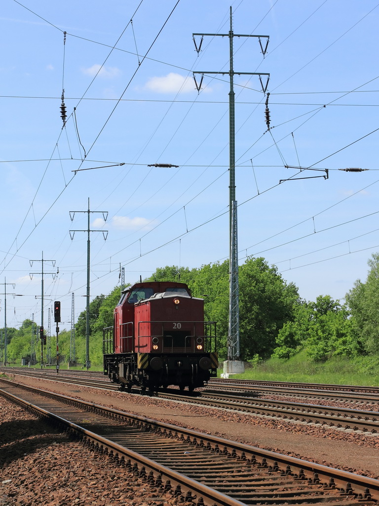 203 122-7 als  Lok 09 der BBL-Logistik GmbH am 14. Mai 2011 auf den sdlichen Berliner Auenring in Richtung Berlin.