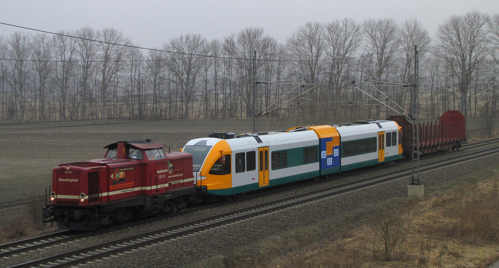 213 339 (der Rennsteigbahn) kam hier mit dem ersten neuen Stadler GTW fr die ODEG durch Trebbin. Er fuhr von Frankfurt(Oder) Oderbrcke nach Halle Ammendorf zur Fertigstellung des Triebzuges. Trebbin den 05.03.2011