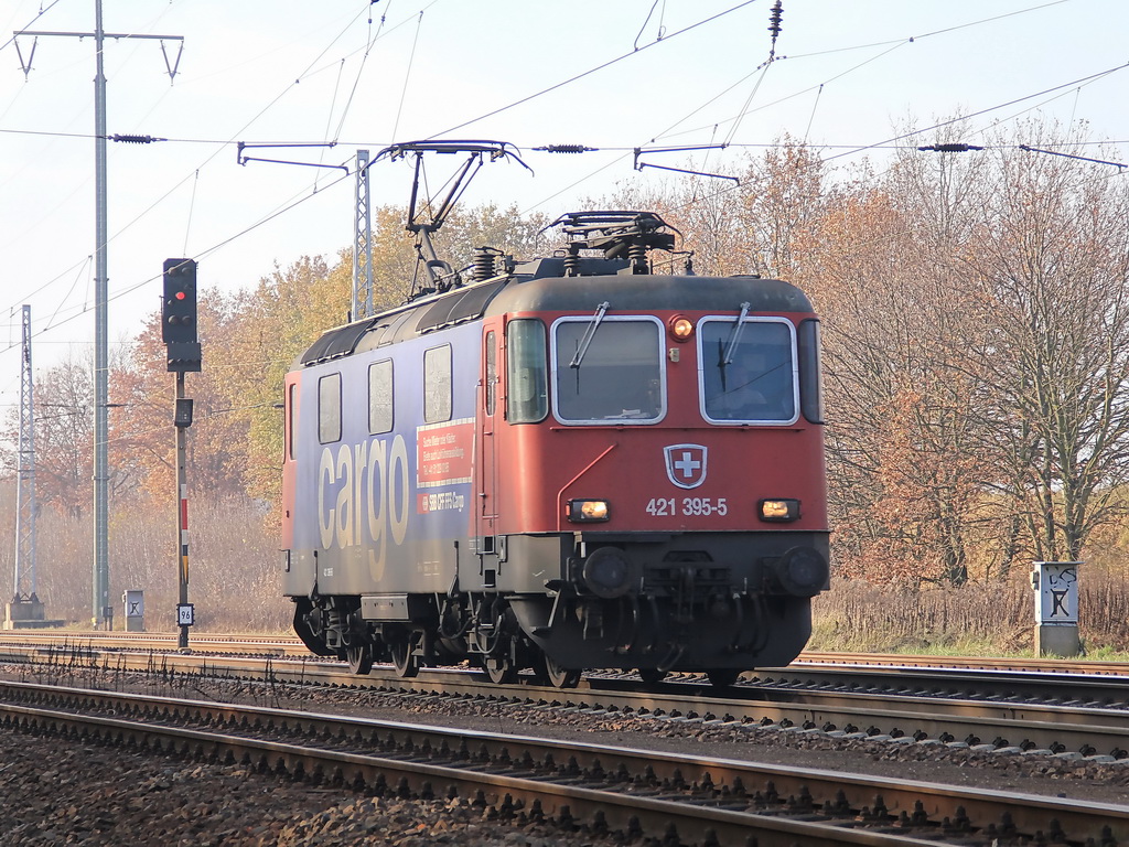 421 395-5 der SBB Cargo  Suche Mieter oder Kufer, biete auch Lokfhrerausbildung  bei der Durchfahrt durch Diedersdorf am 22. November 2011