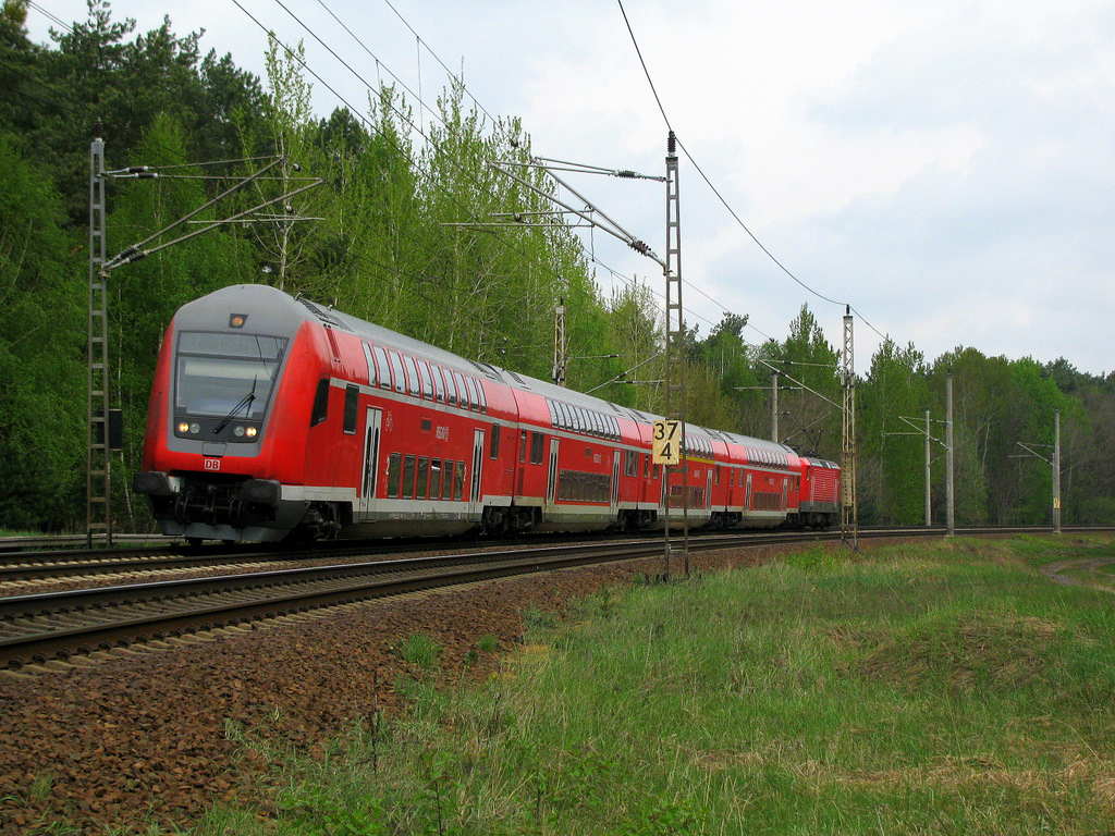 Auch RE 2´s fuhren am 01.05.2010 durch Bestensee gen Cottbus. Nchster Halt war Brand (Niederlausitz), an diesem vorletzten Betriebstag.