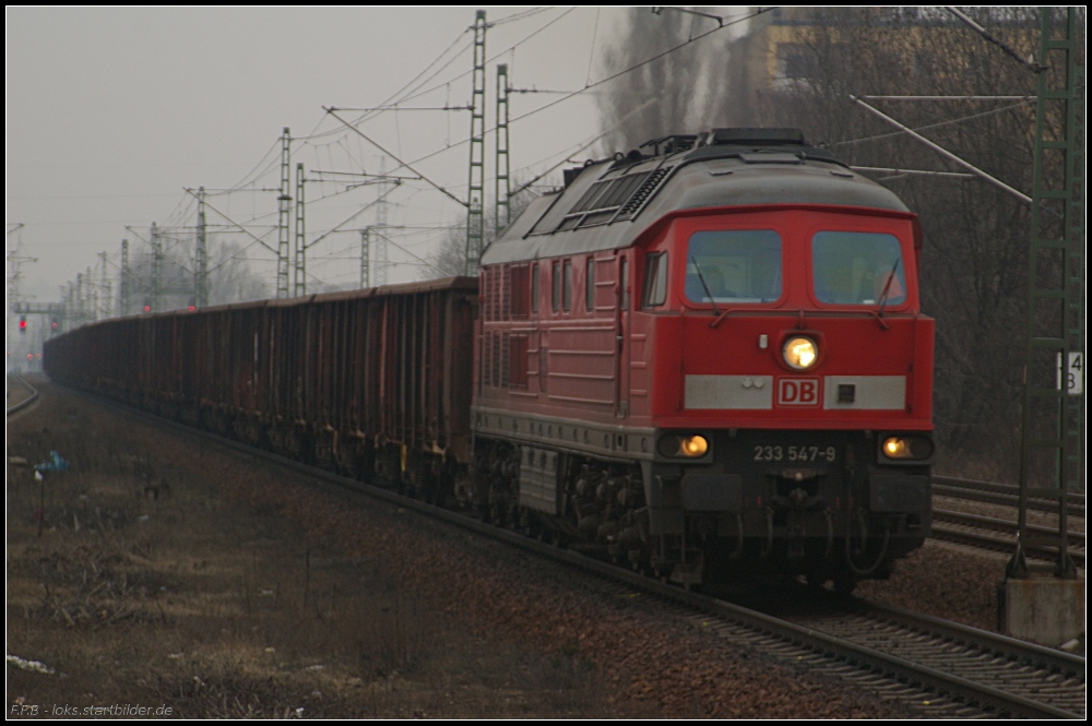 DB 233 547-9 mit Eas-x-Wagen (gesehen Berlin Jungfernheide 18.02.2011)