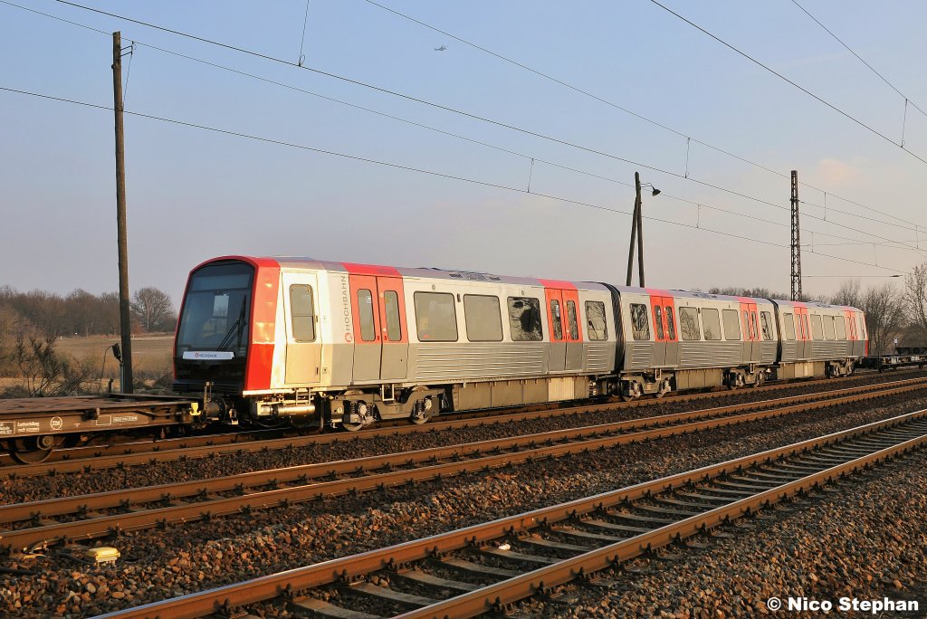 Der neue U-Bahnzug,welcher von 139 222-4 befrdert wurde,ehemaliger Hp. Elstal (28.02.11)