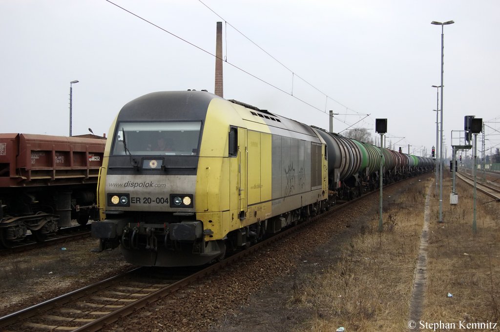 ER 20-004 (223 004-3) mit Benzin oder Ottokraftstoffe Kesselzug in Rathenow in Richtung Wustermark unterwegs. 25.03.2011