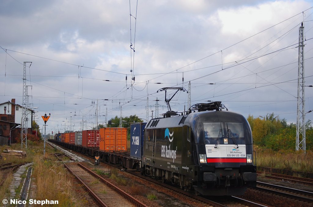 ERS ES 64 U2-034 mit DGS 59929 (Hamburg - Warschau),machte der 155 den Weg frei,hier rollt sie durch Satzkorn (08.10.09) 