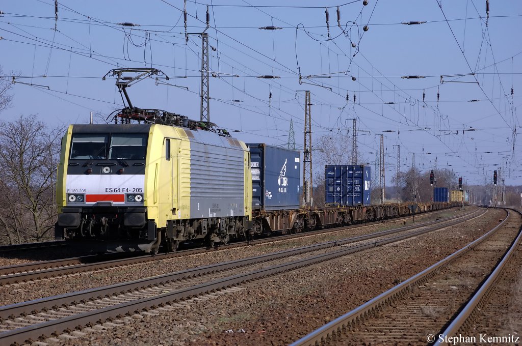 ES 64 F4 - 205 (189 205-8) MRCE in Dienst fr die ITL mit Containerzug in Saarmund. 29.03.2011