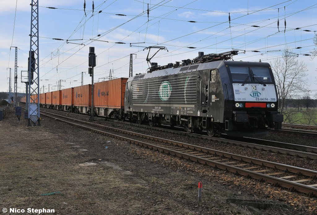 ES 64 F4-289 von ITL musste den Gegenverkehr abwarten,ehe es gen Dresden weiterging,Saarmund (23.03.11)