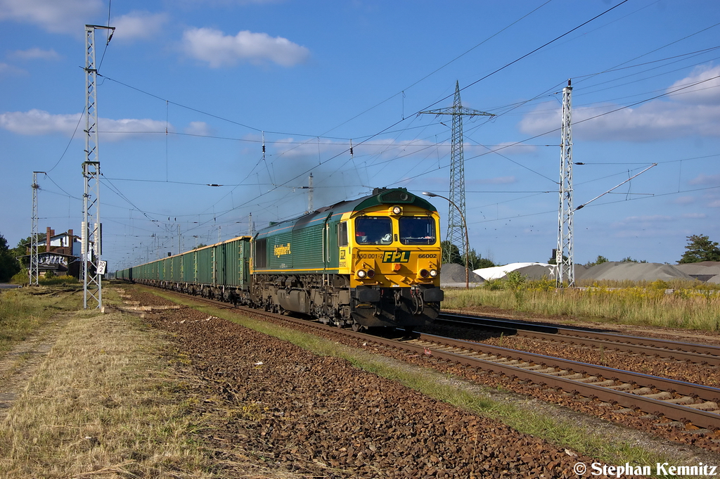 FPL 66002 (3 650 001-2) Freightliner PL mit Firmeneigeneden Eamnoss Ganzzug in Satzkorn und fuhr in Richtung Golm weiter. 04.09.2012