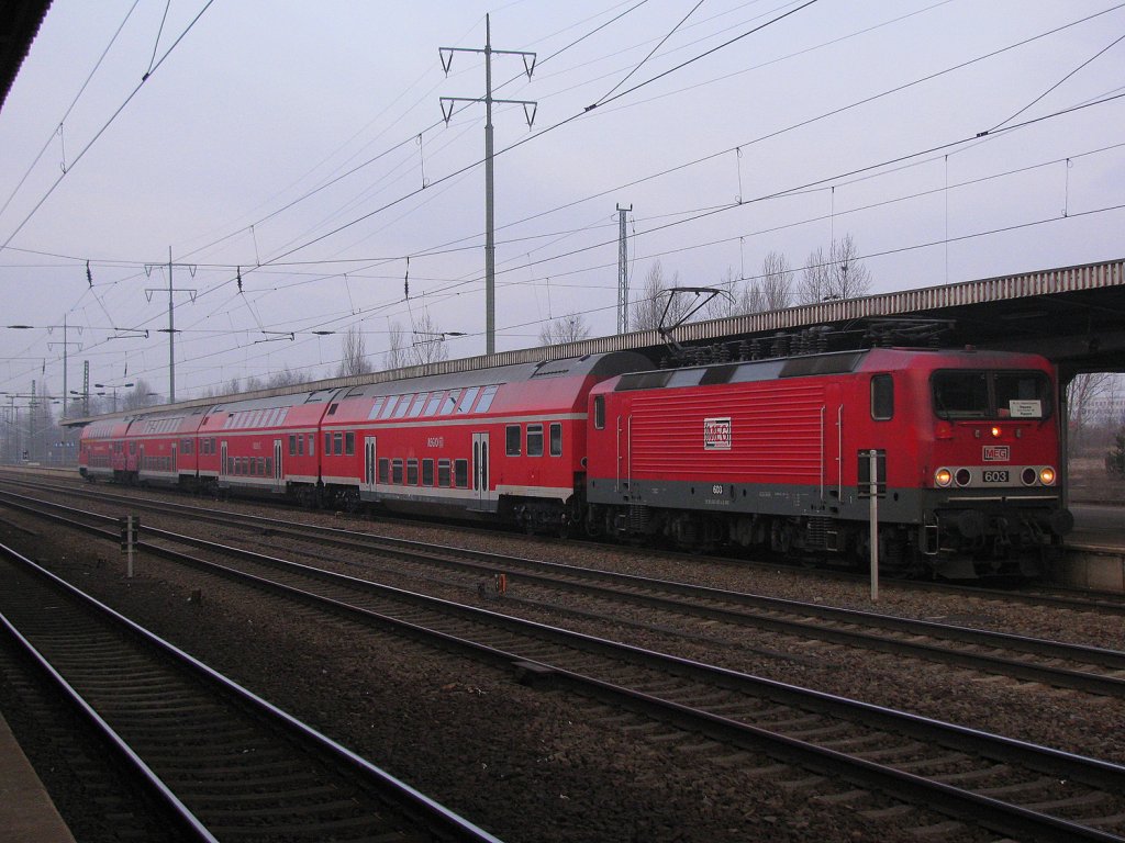 Gegen 7:10 erreichte dann die MEG 603 (143 851-4) mit einer RB 14 aus Nauen den Bahnhof von Berlin Schnefeld Flughafen. Somit konnte ich sie hier am 05.03.2011 doch noch im Einsatz fr DB Regio NordOst festhalten.