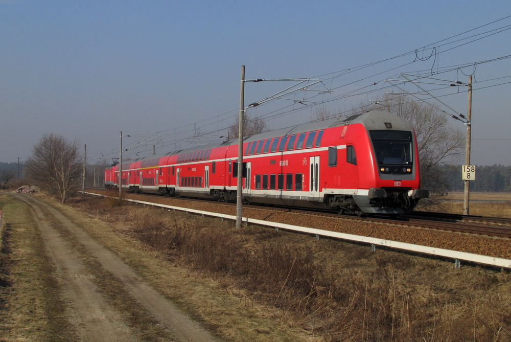 Hier zu sehen der Umleiter-RE2 von Berlin Hbf(tief) nach Cottbus. Hier durchfhrt er Tornitz und ist in wenigen Minuten in Cottbus. 03.03.2011