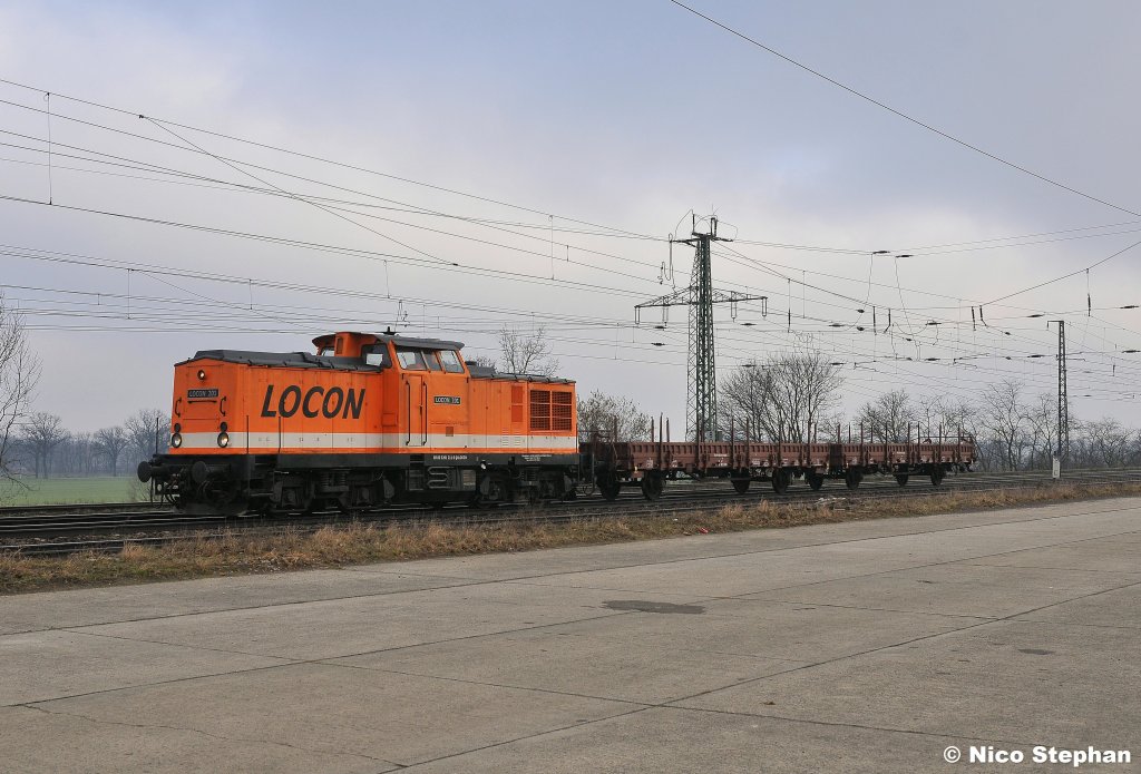 Locon 201 hatte mit ihren 2 Ks-Wagen nur wenig Anstrengung,als sie durch Saarmund rollte (09.02.11)
