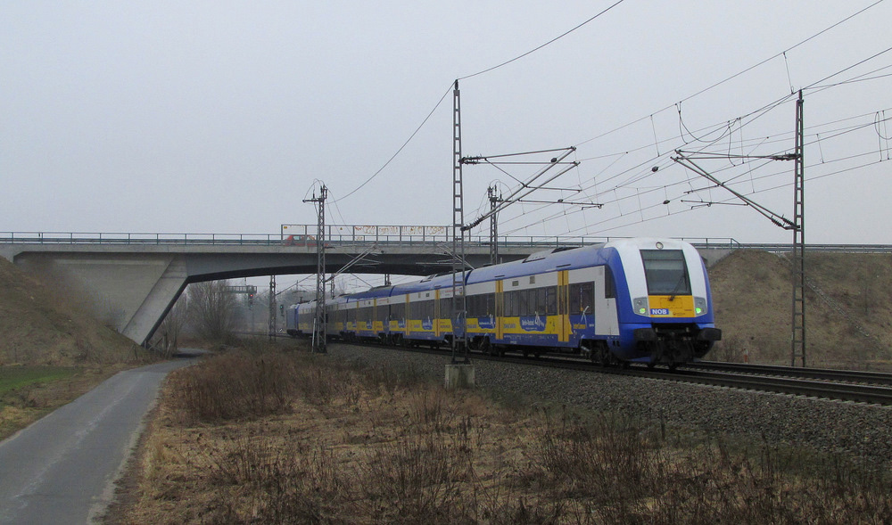 Mit Steuerwagen kommt hier der InterConnex (X 68903) von Leipzig nach Warnemnde durch Trebbin gefahren. 05.03.2011
