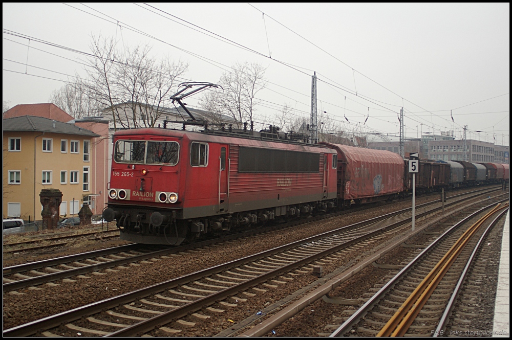 RAILION DB Logistics 155 265-2 ist mit einem gemischtem Gterzug unterwegs (gesehen Berlin Kpenick 18.02.2011)