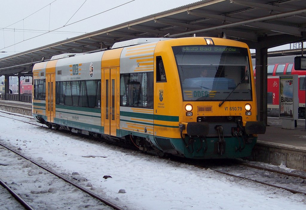 VT 650.79der ODEG mit einer OE35 nach Bad Saarow steht abfahrtbereit im Bahnhof von Berlin Lichtenberg. 24.01.2010
