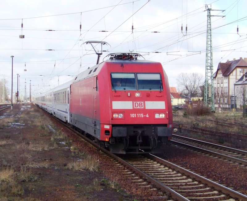 Am Gleis 2 fhrt jetzt ein der EC 241  Wawel  von Hamburg-Altona nach Krakow Glowny ber Cottbus und Forst. Als Lok dient 101 115-4. Lbbenau/Spreewald den 20.03.2008 