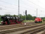 BR 52/118149/298-310-4-und-52-8177-9-nebeneinander 298 310-4 und 52 8177-9 nebeneinander im Bahnhof Knigs Wusterhausens am Tage des Bahnhoffestes am 18.07.2009.