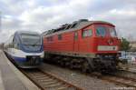 BR 232/171158/vt-0006-der-ola-und-232 VT 0006 der OLA und 232 553-8 DB Schenker Rail Deutschland AG stehen zusammen im Brandenburger Hbf. 10.12.2011