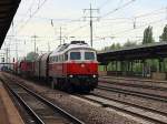 Am 09. Mai 2012 durchfhrt 232 045-5 der East-West-Railways den Bahnhof Berlin Schnefeld Flughafen stadteinwrts. 