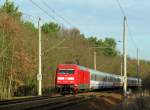101 022-2 mit dem 6 Wagen starken EC 341 Wawel nach Krakau am 21.11. durch Bestensee.