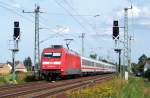101 024-8 kommt hier mit dem EC340 (Krakow Glowny - Hamburg Altona) durch Lbbenau/Spreewald gefahren.