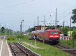 112 119-3 kommt hier mit dem RE2 in den Bahnhof von Knigs Wusterhausen reingefahren. Seine Reise ging von Cottbus nach Rathenow. 22.05.2009
