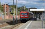 BR 112/163395/112-110-mit-dem-re2-re 112 110 mit dem RE2 (RE 37411) von Rathenow nach Cottbus im Rathenower Hbf. Wegen Polizeieschen Ermittelungen fuhr dieser Zug mit 35min Versptung in Rathenow ab. 14.10.2011