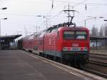 Einfahrt der MEG 606 (143 864-7) in Diensten der DB Regio NordOst schibend am RE 7 nach Wnsdorf. Immer ein Bild wert ;-)! 20.04.2011