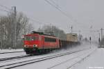 155 222-3 wirbelte mit ihrem Mischer den Schnee im Bahnhof von Saarmund etwas auf (04.01.11)