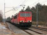 155 097-9 mit 155 011-0 und einem kurzen Gterzug am Haken kurz vor dem Bahnbergang in Klein Ziescht.