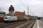 BR 182/131646/es-64-u2---101-182 ES 64 U2 - 101 (182 601-5) Hupac im Dienst fr Raildox/SETG mit Holzzug in Rathenow in Richtung Stendal unterwegs. 06.04.2011