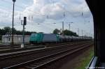 185 613-7 ATC im Dienst fr DB Schenker Rail Deutschland AG steht mit einem Kesselzug, die mit geschmolzen Schwefel befllt sind, in Priort abgestellt.