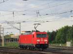 185 366-2 passiert am 02.Juni 2012 als einzelne Lok den Bahnhof Berlin Schnefeld Flughafen in Richtung Genshagener Heide.