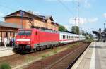 189 017-7 fhrt hier gerade mit dem EC340  Wawel  (Krakow Glowny - Berlin Hbf) in den Bahnhof von Lbben/Spreewald ein.