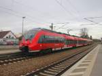 br-442-talent-2/322309/442-824-und-442-324-als 442 824 und 442 324 als RB 19(RB 18569) steht im Bahnhof Bestensee zur Weiterfahrt nach Senftenberg