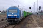 253 015-8 mit dem leeren Holzzug aus Stendal in Rathenow an und ist in Richtung Wustermark weiter unterwegs. 18.03.2011