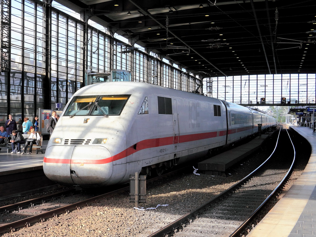 402 021-0 (Lbbenau / Spreewald) als ICE 856 nach Koblenz Hauptbahnhof am 20. September 2012 im Bahnhof Berlin Zoologischer Garten auf Gleis 3.