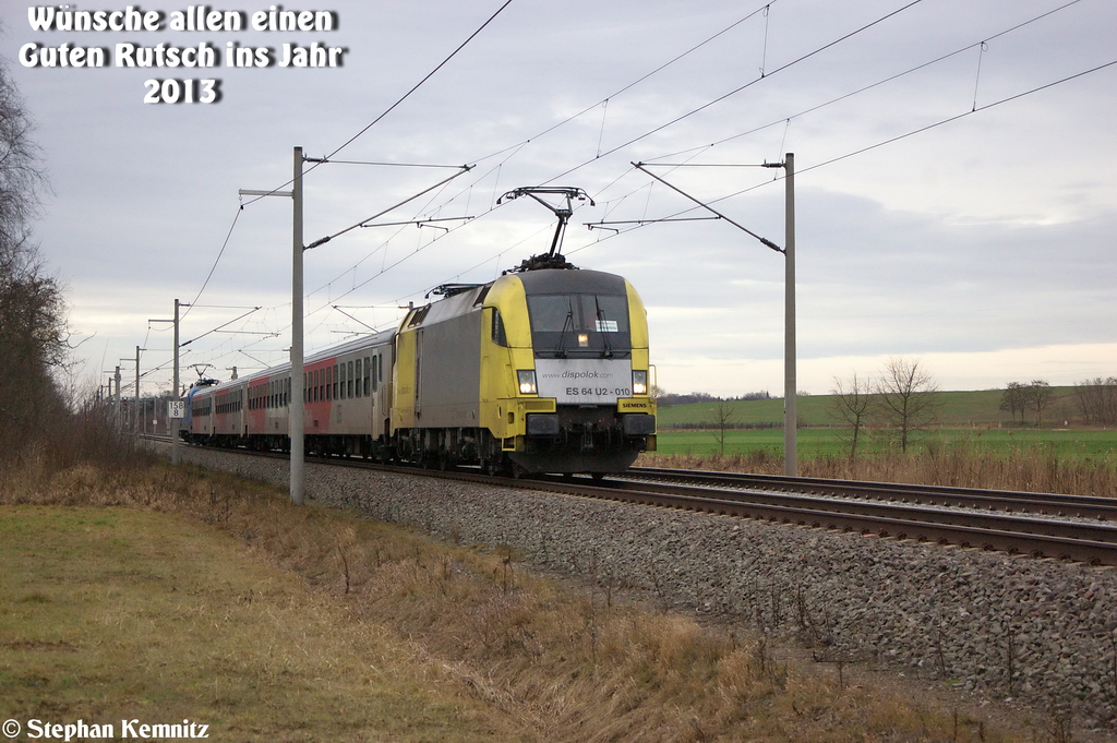 Die ES 64 U2 - 010 (182 510-8) hat die Ehre auf dem letzten Foto des Jahres 2012 sich zu prsentieren. Hier war sie mit dem RE4 (RE 37319) von Rathenow nach Ludwigsfelde unterwegs und gerade den kleinen Ort Nennhausen hinter sich gelassen am 31.12.2012. Sie ist auch die bereits neunte Lok die bei der ODEG - Ostdeutsche Eisenbahn GmbH fr den RE4  ODEG-Ersatzkonzept  zum Einsatz gekommen ist. ALLEN EINEN GUTEN RUTSCH INS JAHR 2013!!!