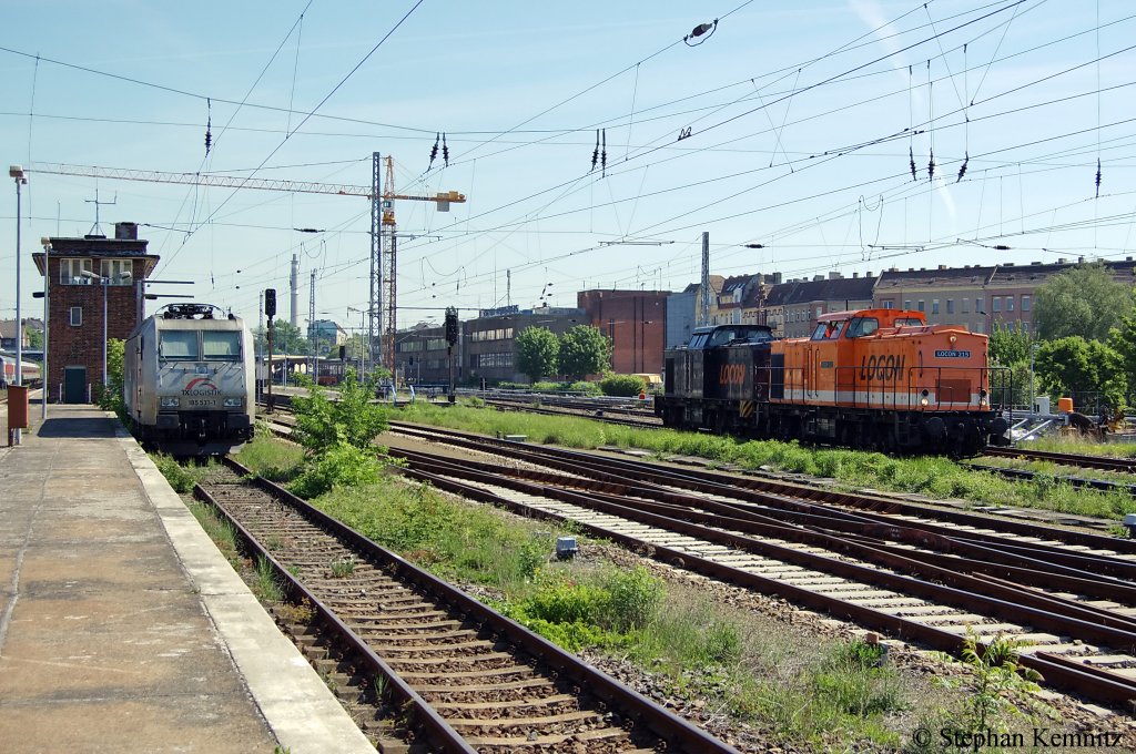 In Berlin-Lichtenberg rangieren gerade LOCON 215 (203 141-7) & LOCON 218 (203 124-3) und am Bahnsteig steht die inzwischen ziemlich bemalte TXL/dispoTf 185 531-1. 10.05.2011