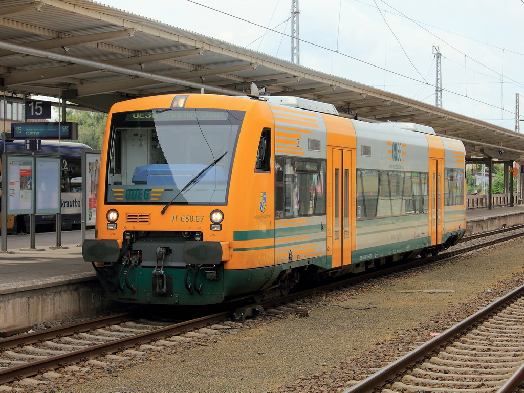 In Berlin Lichtenberg steht am 12. September 2012 auf Gleis 16 VT 650.67 als OE 79423 nach Frankfurt Oder (Linie 36) bereit.