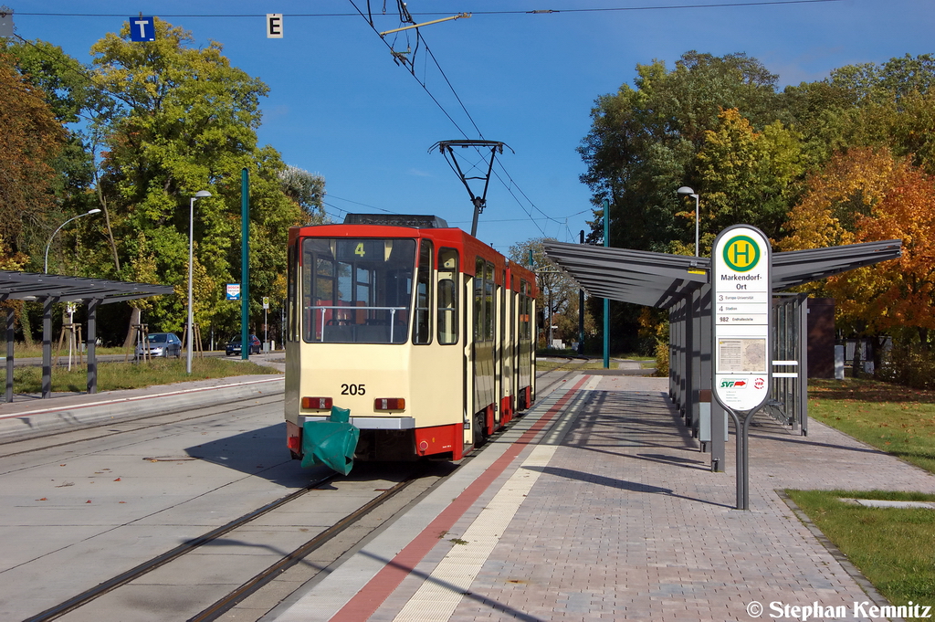 KT4Dm 205 der Stadtverkehrsgesellschaft mbH Frankfurt (Oder) auf der Linie 4 von Markendorf Ort nach Stadion an der Straenbahn Haltestelle Markendorf Ort. 13.10.2012
